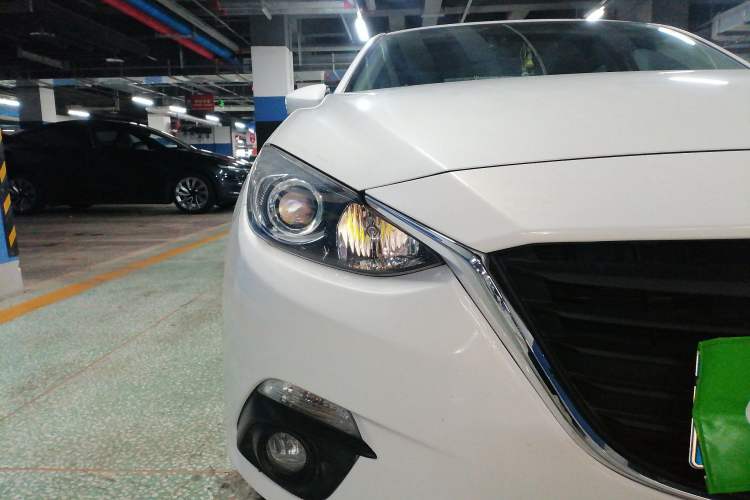 Used Mazda 3 Axela 2016 Sedan 1.5L Automatic Comfort Model