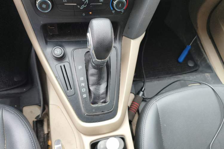 Used Ford Focus 2015 Sedan 1.6L Automatic Comfort Model Gear Lever