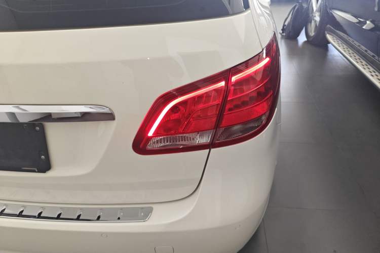 Used Mercedes-Benz B-Class 2015 B 200 Sport Edition Right Rear Taillight