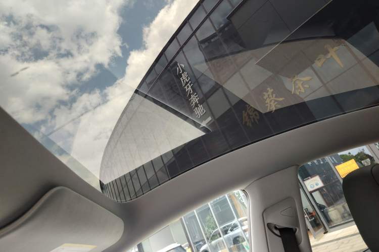 Used Tesla Model Y 2025 Rear-Wheel Drive First Edition Headliner