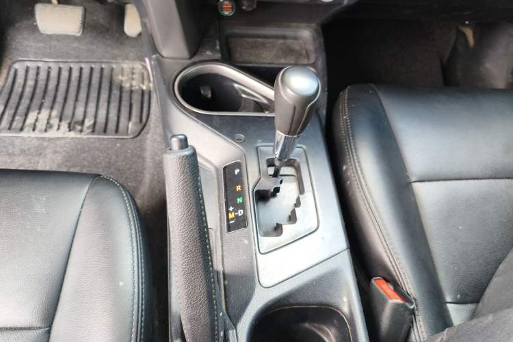 Used Toyota RAV4 2019 2.0L CVT Two-Wheel Drive Luxury Version China VI Standard