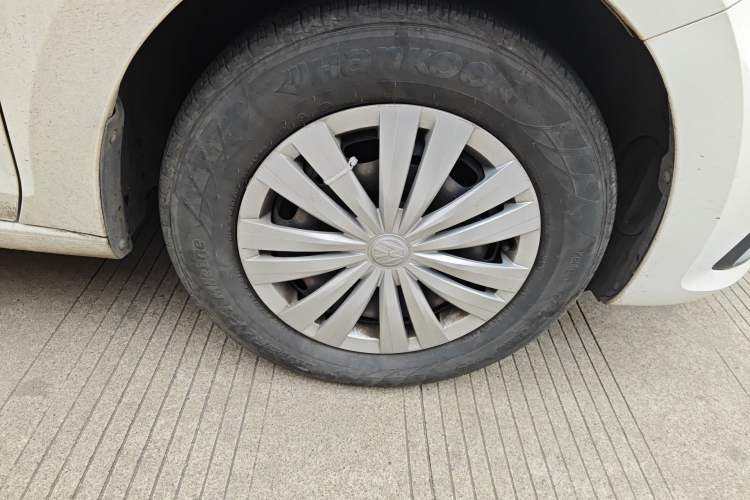 Used Volkswagen Santana 2016 1.6L Manual Fashion Edition Right Front Wheel Hub