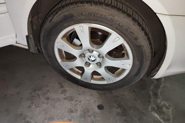 Used Skoda Octavia 2014 1.6L Automatic Yijie Edition Right Front Wheel Hub