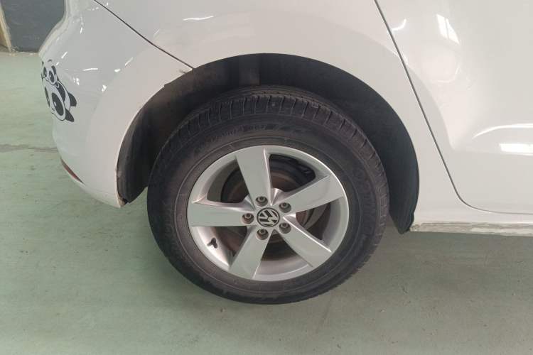 Used Volkswagen Polo 2016 1.4L Manual Fashion Model Exterior 5
