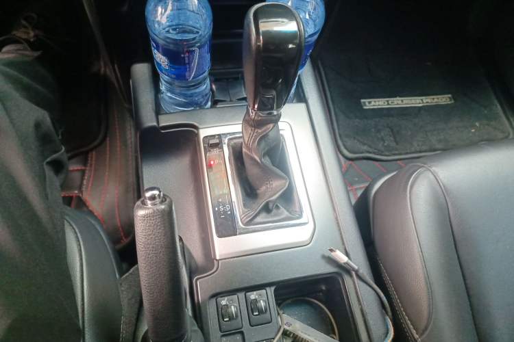 Used Toyota Prado 2016 2.7L Automatic Standard Edition Gear Lever