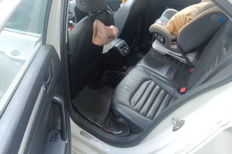 Used Volkswagen Lamando 2018 280TSI DSG Comfort Edition Left Rear Seat