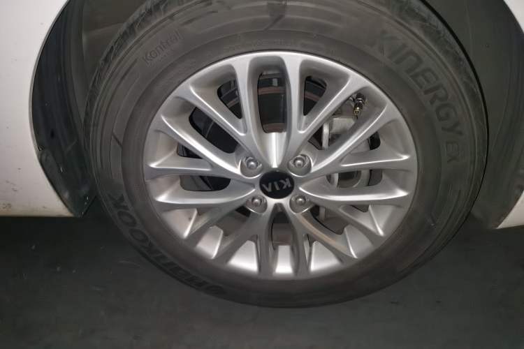 Used Kia K2 2017 Sedan 1.4L Manual Transmission 15th Anniversary Special Edition GLS Right Front Wheel Hub