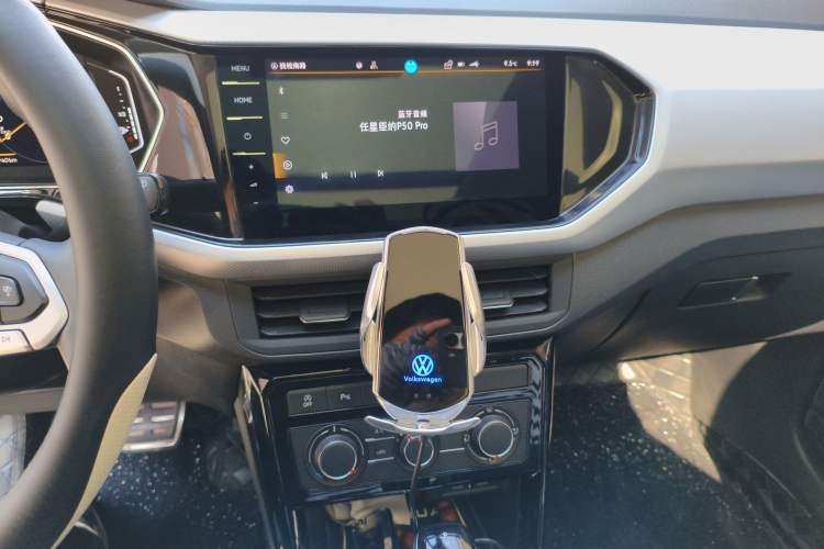 Used Volkswagen Tacqua 2020 280TSI DSG R-Line Audio And AC Panel