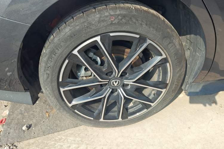 Used Changan UNI-V iDD 2024 Blue Whale Smart Electric iDD 136km ZhiKu Model