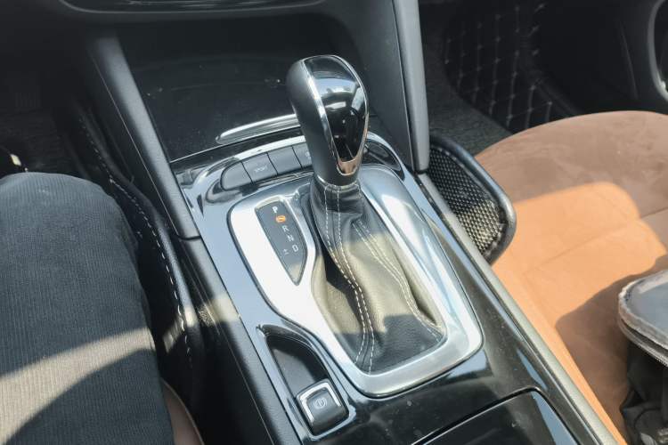 Used Buick Regal 2017 20T Elite Edition Gear Lever