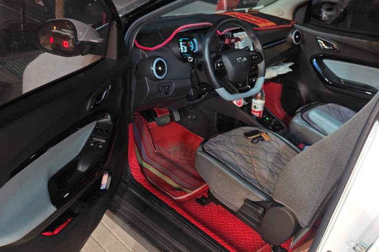 Used Chery QQ Little Ant 2022 Restyled Version Sweet Pink Edition Half-Sugar Version 30.6 kWh 30 kW 301 km
