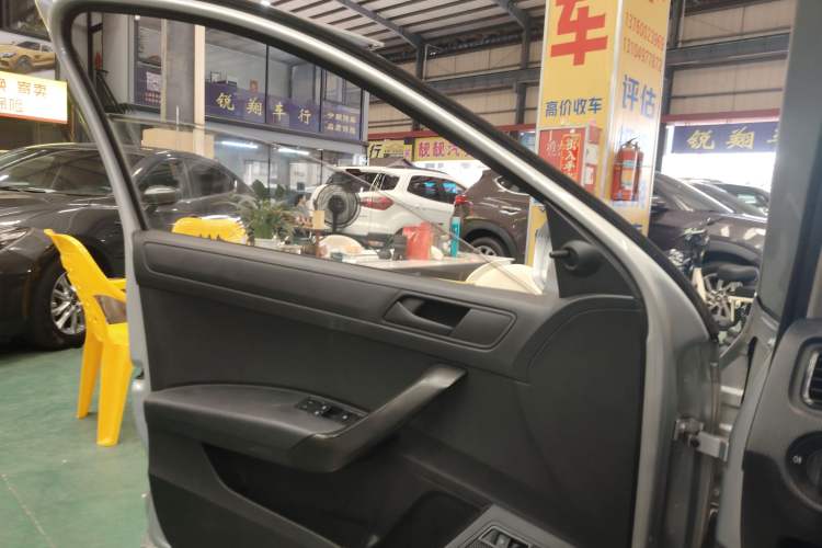 Used Volkswagen Santana 2015 1.6L Manual Fashion Edition Interior 7