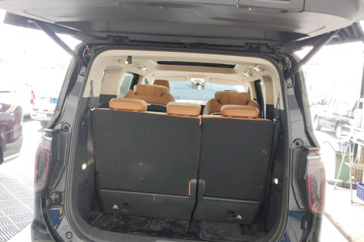 Used Hongqi HQ9 PHEV 2024 2.0T Four-Wheel Drive Luxury Edition Trunk