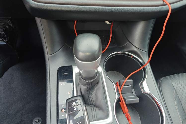 Used Toyota Highlander 2015 2.0T Two-Wheel Drive Luxury Edition 7 Seats Gear Lever