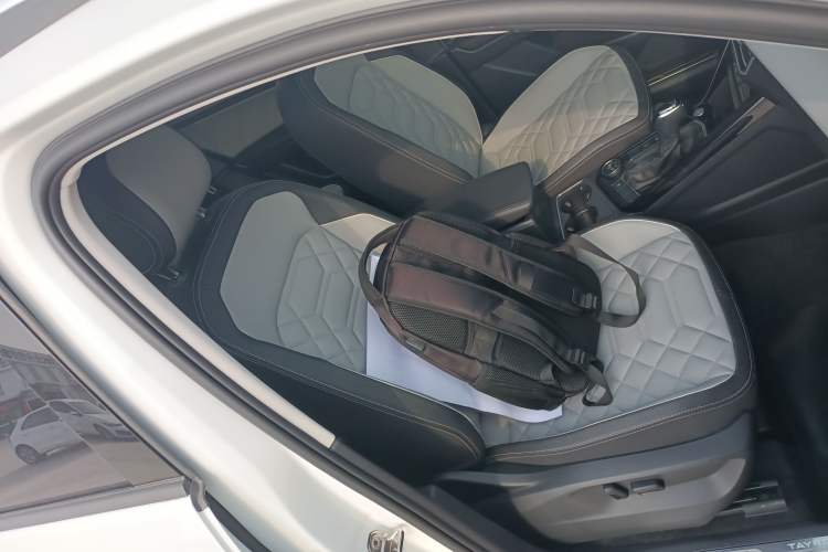 Used Volkswagen Tayron 2023 Revised Version 380TSI All-Wheel Drive R-Line High-Energy Edition Right Front Seat