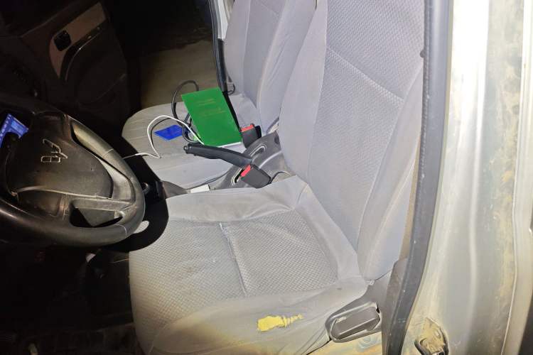 Used Wuling EV50 2021 Van Logistics Vehicle Lishen 41.6kWh Tongyu Electric Control System
