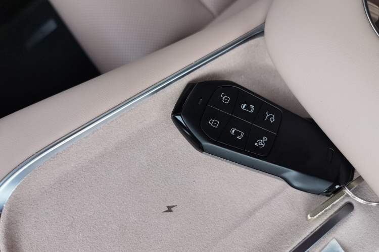 Used XPeng X9 2025 740 Ultra-Long Range Max
