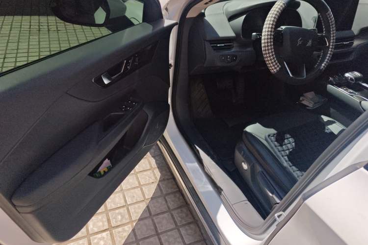 Used Hongqi E-QM5 2022 431 km Charge & Enjoy Edition Driver Seat