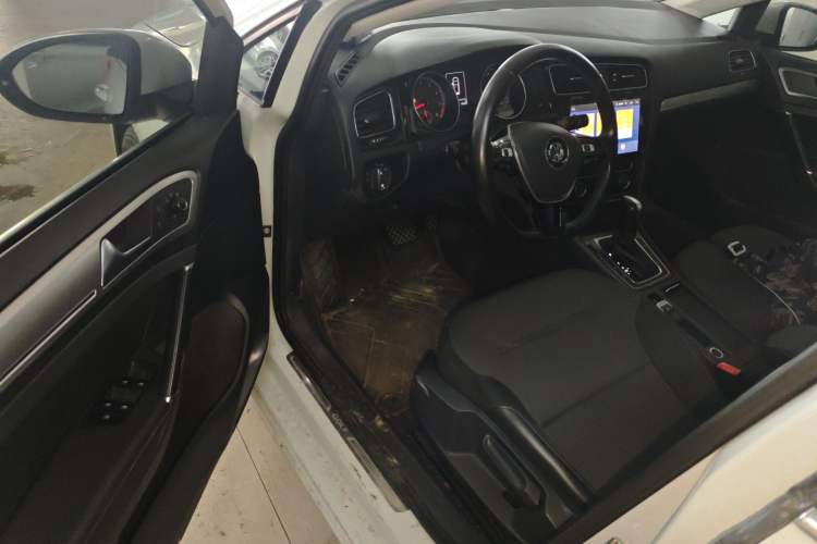 Used Volkswagen Golf 2018 1.6L Automatic Comfort Model Driver Seat