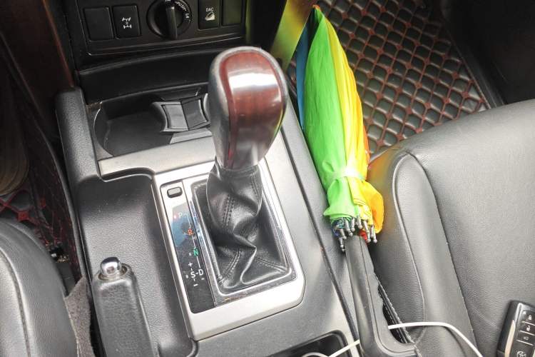 Used Toyota Prado 2016 3.5L Automatic TX-L Gear Lever