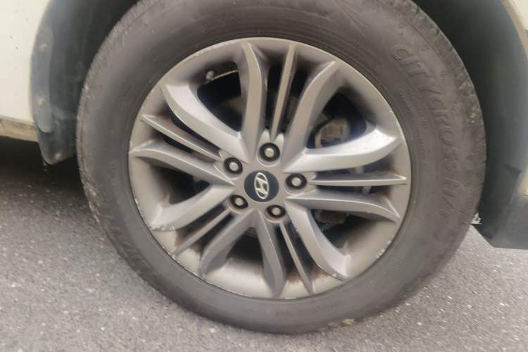 Used Hyundai ix35 2013 2.0L Automatic Two-Wheel Drive Smart GLS China IV Standard