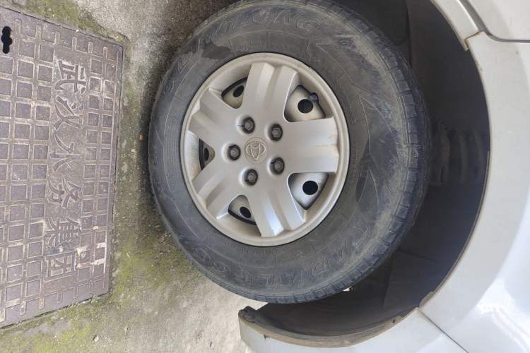 Used CHANGAN KAICHENG Ruixing M60 2020 1.5L Standard Version China VI 6-Seater DAM15KR Right Front Wheel Hub