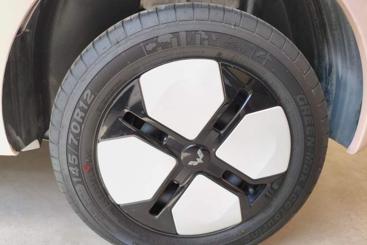 Used Wuling Hongguang MINIEV 2024 3rd Generation 215km Advanced Version
