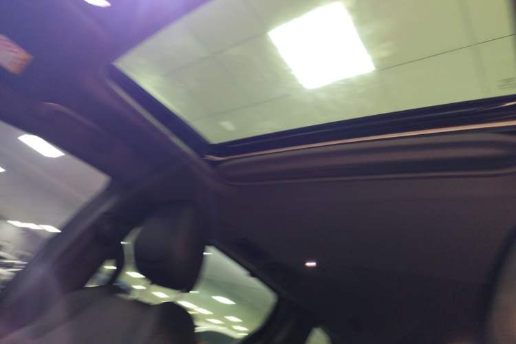 Used Toyota Sienna 2023 2.5L Hybrid Deluxe Edition
