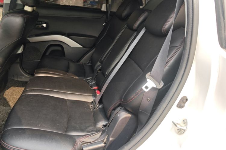 Used Mitsubishi Outlander 2010 Kijang 2.0 Sport Edition Left Rear Seat