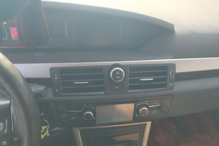 Used Roewe 550 2012 550 1.8L Manual Value Edition
