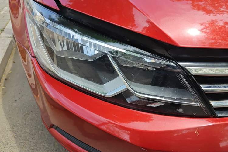 Used Volkswagen Lamando 2015 280TSI DSG Comfort Edition Right Front Headlight