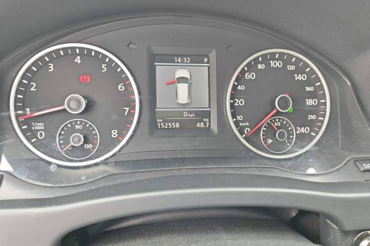 Used Volkswagen Tiguan 2013 2.0 TSI Automatic All-Wheel Drive Luxury Edition Odometer Close Up