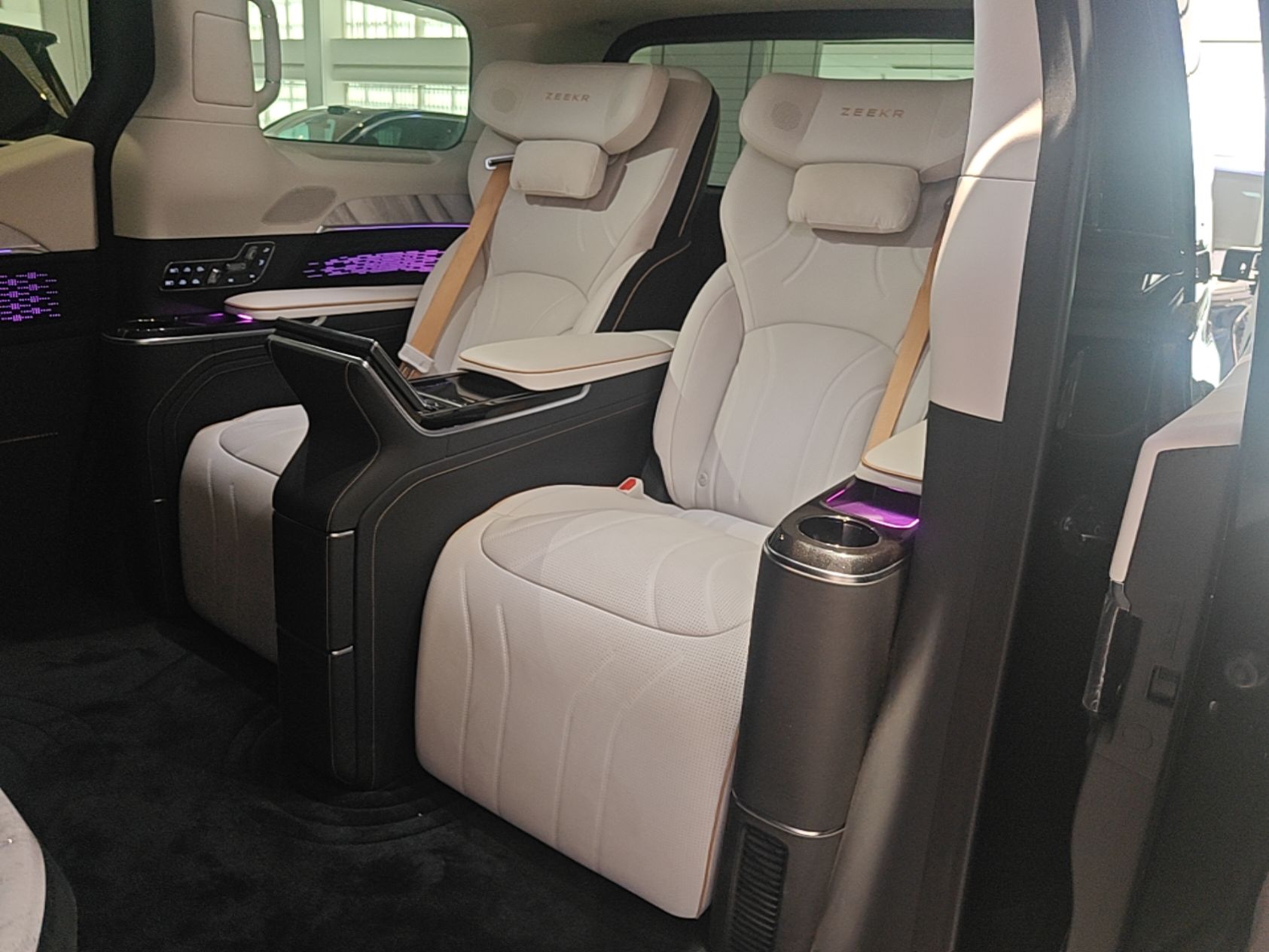 Zeekr 009 2024 GAC Trumpchi — снимка 20