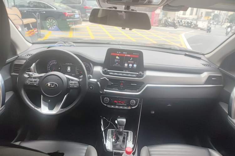 Used Kia Sportage R 2019 2.0L Automatic Smart Luxury Edition Center Console