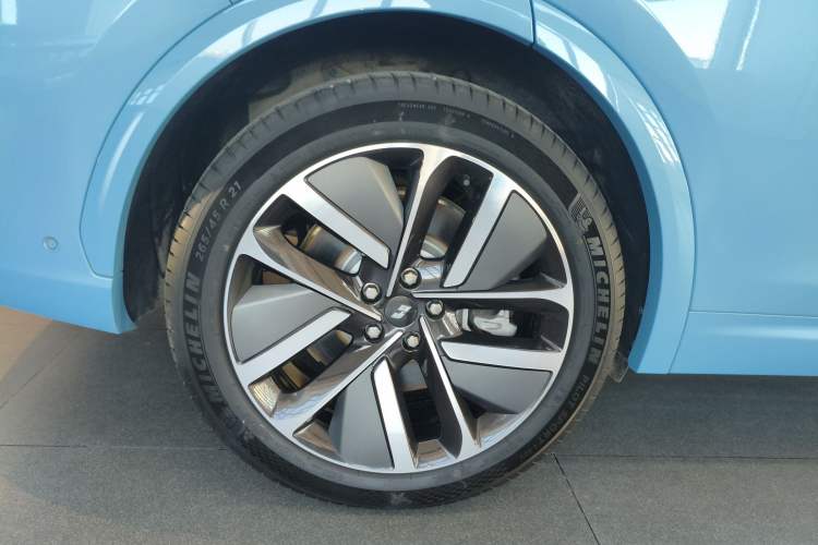 Used Li Auto L7 2024 Ultra Model Right Rear Wheel Hub