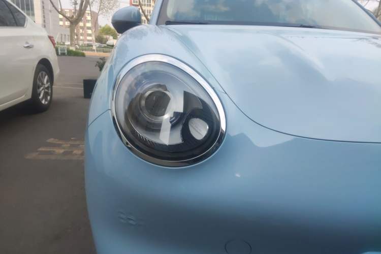 Used ORA Good Cat 2023 401 km Standard Range Luxury Version Lithium Iron Phosphate Right Front Headlight