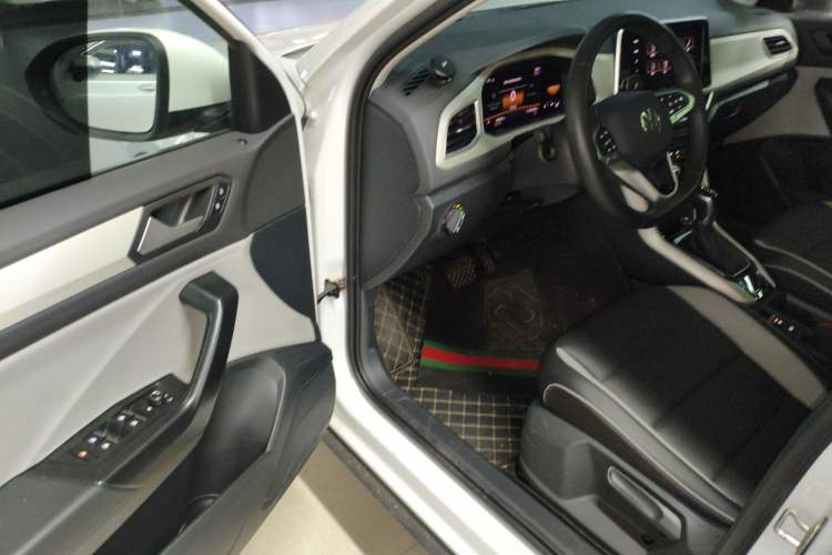 Used Volkswagen T-ROC 2024 280TSI DSG Two-Wheel-Drive Time Edition
