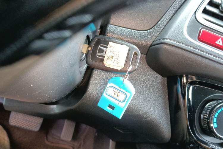 Used Honda Vezel 2015 1.5L CVT two-wheel drive Comfort trim Interior 1