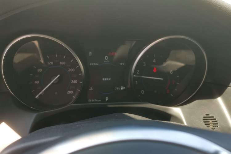 Used Jaguar XF 2018 XF Sportbrake 2.0T 250 PS All-Wheel Drive Luxury Edition Instrument Cluster