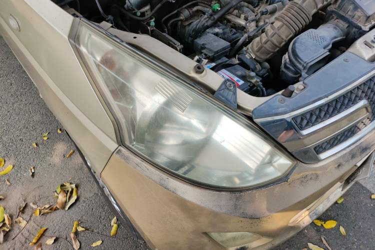 Used Wuling Rongguang V 2016 1.5L Standard Version Right Front Headlight