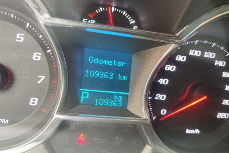 Used Chevrolet Captiva 2015 2.4L 4x4 Flagship Edition 7-Seater
