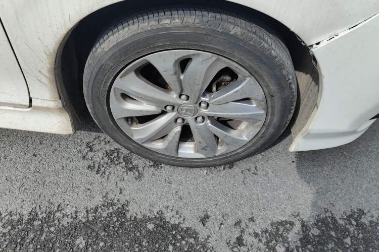 Used Honda Jade 2017 1.8L automatic Comfort version 5 seats Right Front Wheel Hub