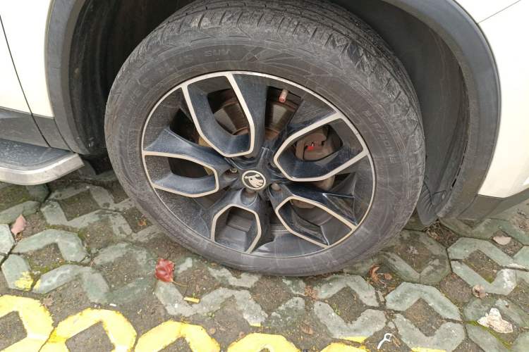 Used Skoda Kodiaq 2018 TSI330 7-Seater Two-Wheel-Drive Luxury Enjoyment Edition Right Front Wheel Hub