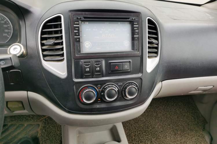 Used FORTHING Lingzhi 2013 V3 1.5L 7-Seater Standard Model II Audio And AC Panel