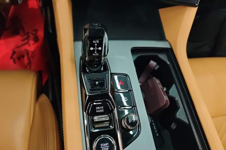 Used Lynk & Co 09 EM-P 2021 2.0T PHEV Halo Six-Seater Gear Lever