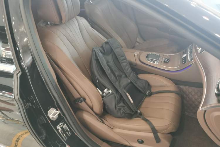 Used Mercedes-Benz E-Class 2020 Restyled E 300 L Exclusive Edition Right Front Seat