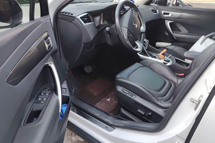 Used DS 6 2014 1.6T Luxury Edition THP160
