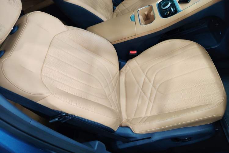 Used Geely Galaxy Galaxy Xingjian 7 EM-i 2025 120km Flagship Edition
