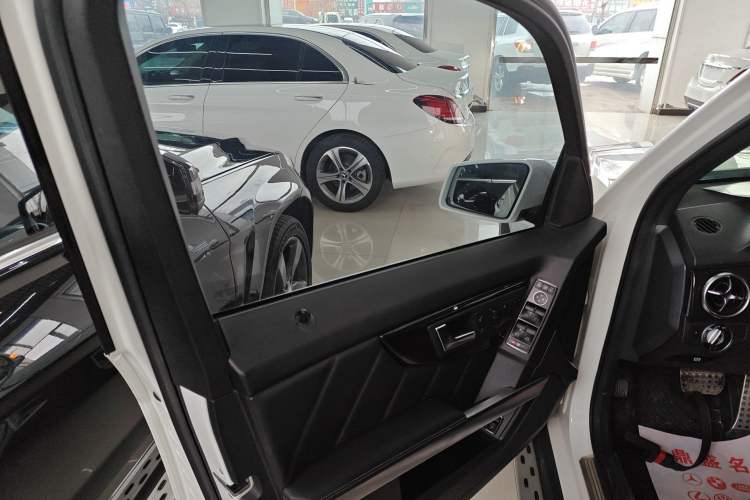 Used Mercedes-Benz GLK-Class 2015 GLK 300 4MATIC Luxury Ultimate Edition
