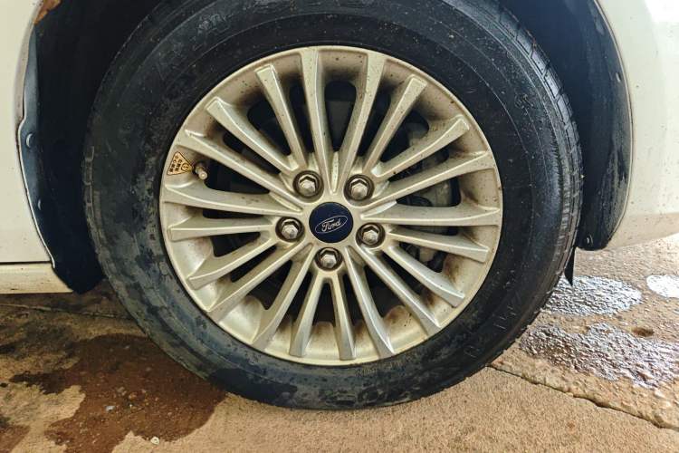 Used Ford Escort 2017 Revised Version 1.5L Automatic Comfort Edition Right Front Wheel Hub